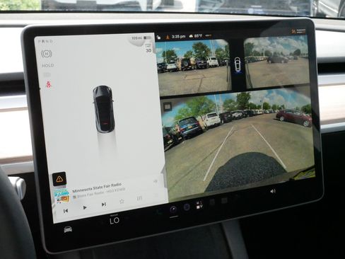 Used 2023 Tesla Model Y Long Range AWD/4WD image 23