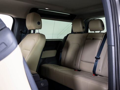 Used 2022 Land Rover Defender 90 S image 17