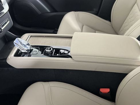New 2026 Volvo XC90 B6 Plus w/ Protection Package Premier AWD/4WD image 20