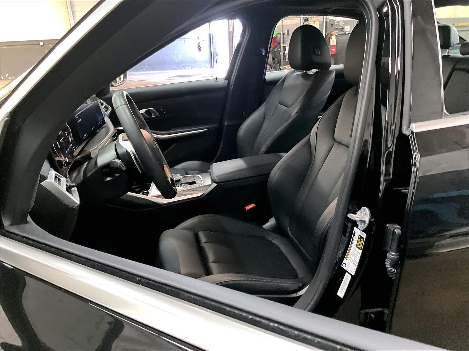 Used 2025 BMW 330i Sedan w/ Convenience Package RWD image 29