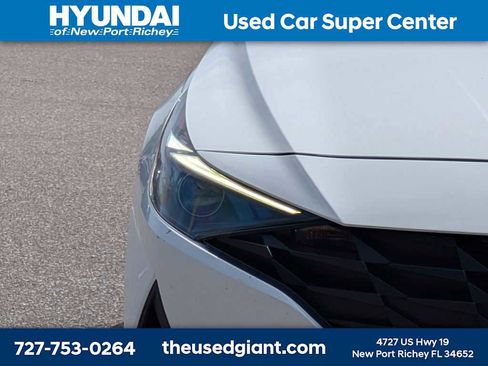 Used 2023 Hyundai Elantra SEL w/ Convenience Package image 9