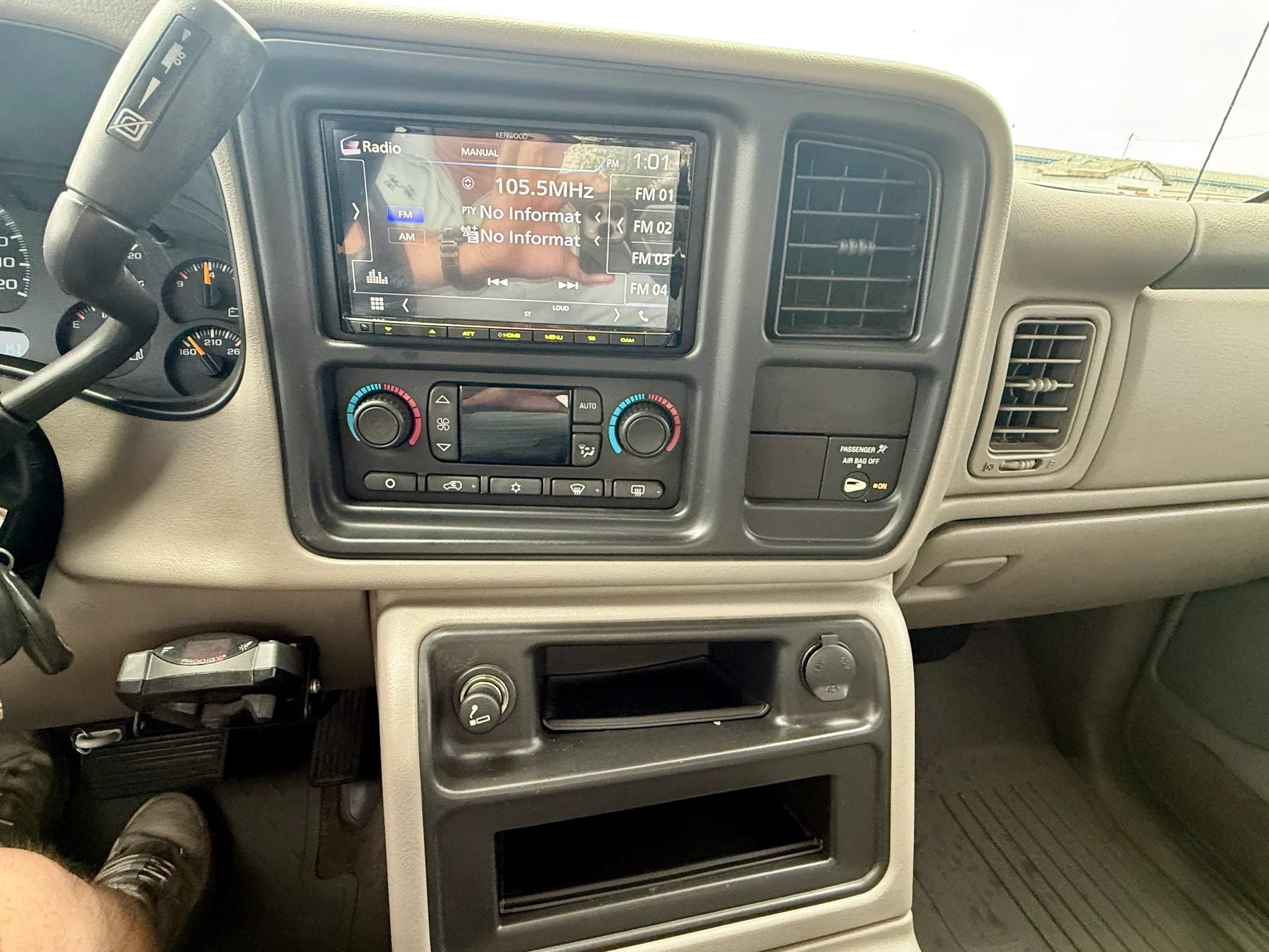 Used 2005 Chevrolet Silverado 2500 LT w/ Heavy-Duty Power Package AWD/4WD image 12