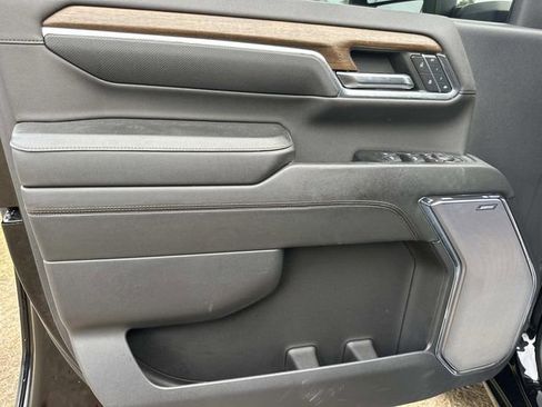 Used 2024 Chevrolet Silverado 2500 High Country w/ High Country Premium Package image 19