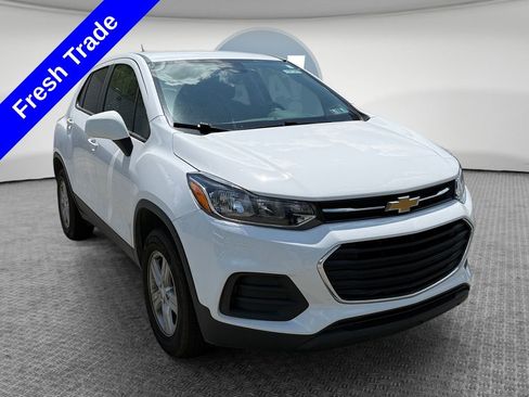 Used 2020 Chevrolet Trax LS w/ Tint and Cruise Package AWD/4WD image 1