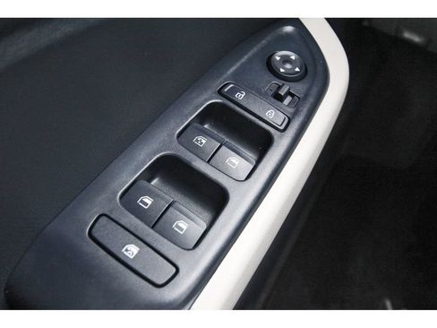 Certified 2022 Hyundai Venue Limited FWD image 24