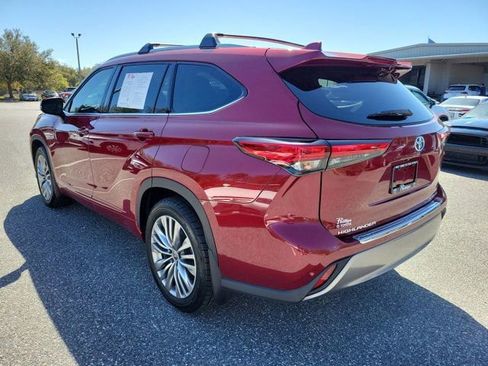 Used 2022 Toyota Highlander Platinum FWD image 12