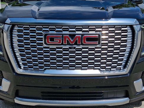 Used 2024 GMC Yukon Denali AWD/4WD image 9