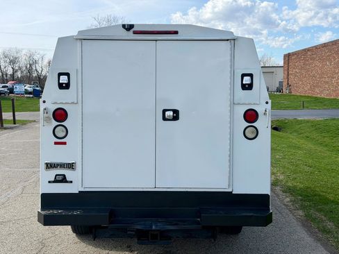 Used 2017 Chevrolet Express 3500 image 5