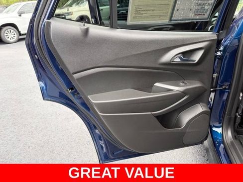 Used 2024 Chevrolet Trax LS w/ LS Convenience Package FWD image 13