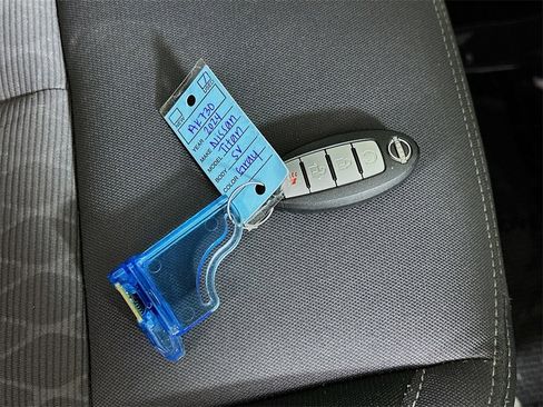 Used 2024 Nissan Titan SV w/ SV Convenience Package image 26