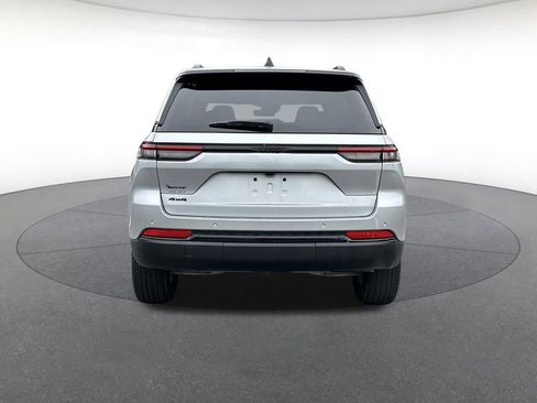 Certified 2025 Jeep Grand Cherokee Altitude AWD/4WD image 4