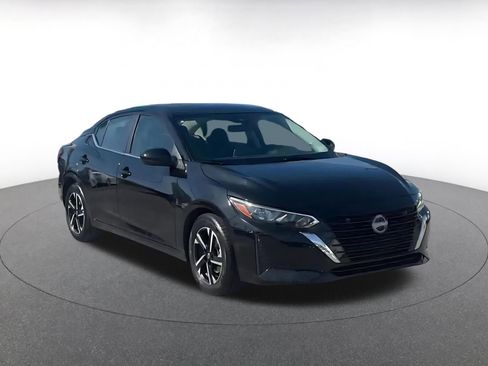Used 2025 Nissan Sentra SV image 3