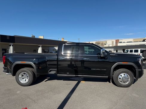 Used 2025 GMC Sierra 3500 Denali Ultimate image 2