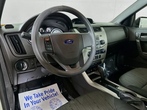Used 2010 Ford Focus SE FWD image 9