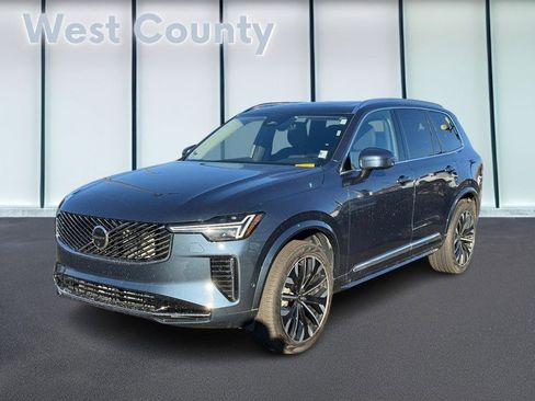 Used 2025 Volvo XC90 B6 Plus image 9