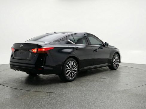 Used 2025 Nissan Altima 2.5 SV FWD image 9
