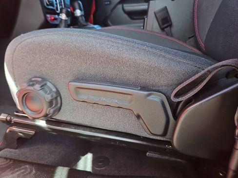 Used 2025 Jeep Wrangler Unlimited Rubicon image 14