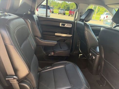 Used 2022 Ford Explorer Limited w/ Equipment Group 301A RWD image 12