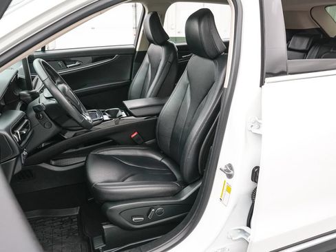 Used 2022 Lincoln Nautilus AWD w/ Premium Package image 12
