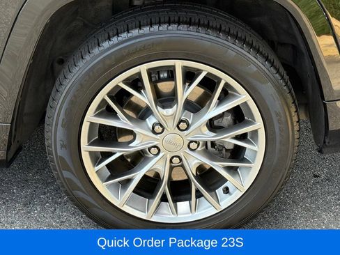 Certified 2025 Jeep Grand Cherokee L Summit AWD/4WD image 15