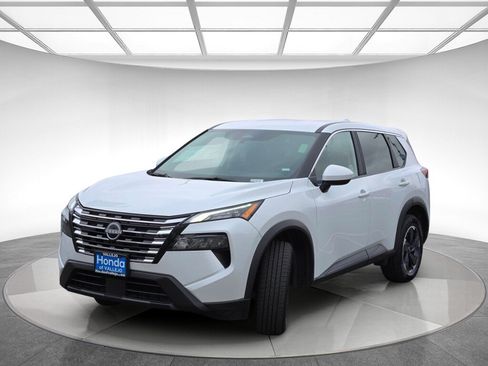 Used 2025 Nissan Rogue SV AWD/4WD image 7