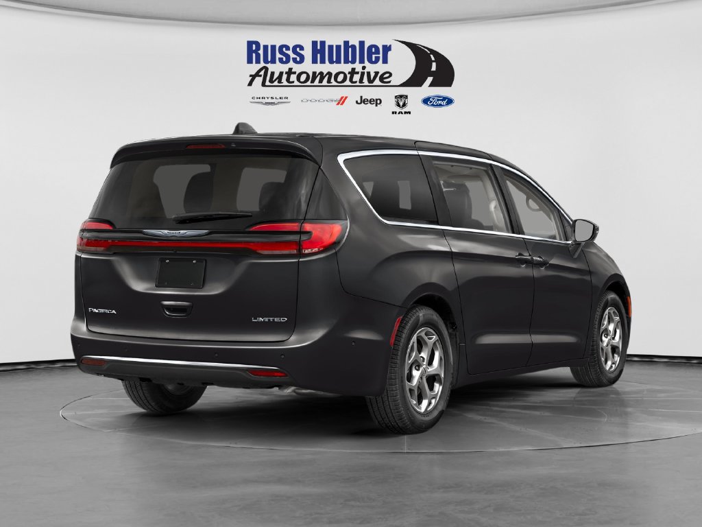 Used 2025 Chrysler Pacifica Pinnacle FWD image 2