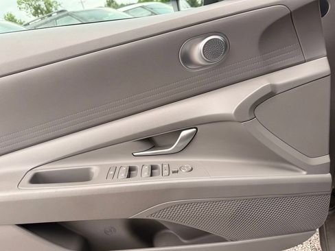 Used 2023 Hyundai Elantra SEL w/ Winter Weather Package FWD image 21