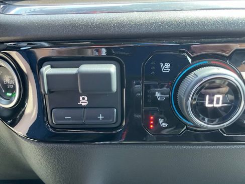 Certified 2023 Chevrolet Silverado 1500 High Country w/ Technology Package AWD/4WD image 28
