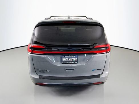 Used 2022 Chrysler Pacifica Touring-L w/ S Appearance Package FWD image 6