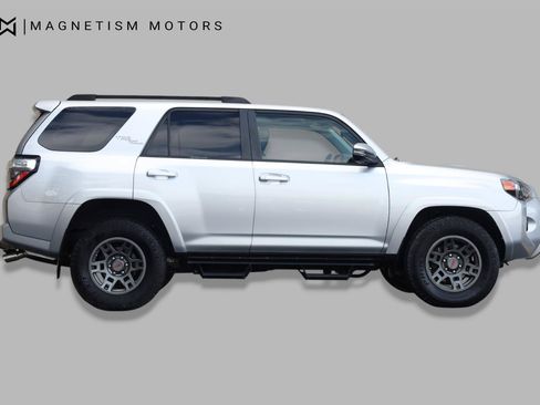 Used 2019 Toyota 4Runner TRD Off-Road Premium AWD/4WD image 2