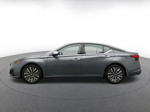Used 2025 Nissan Altima 2.5 SV FWD image 4