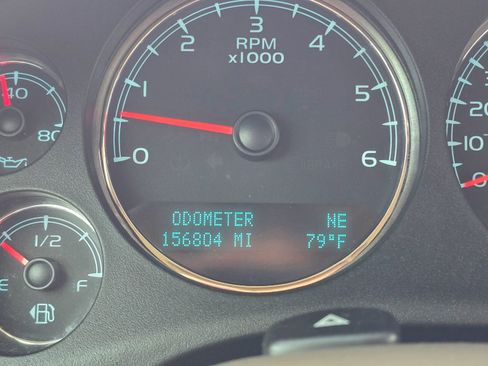 Used 2014 Chevrolet Suburban LTZ image 11