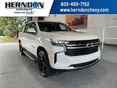 Used 2024 Chevrolet Suburban LT w/ Luxury Package RWD image 1
