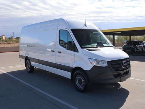 Used 2025 Mercedes-Benz Sprinter 2500 image 3