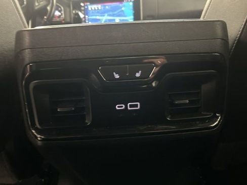 Used 2023 GMC Sierra 1500 AT4 image 29