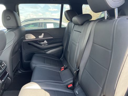 Certified 2025 Mercedes-Benz GLS 450 4MATIC image 33