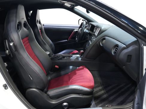 Used 2016 Nissan GT-R NISMO AWD/4WD image 33