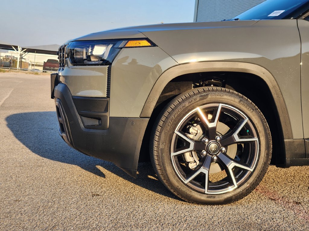 New 2026 Jeep Cherokee Overland w/ Advanced Pro Tech Group AWD/4WD image 6