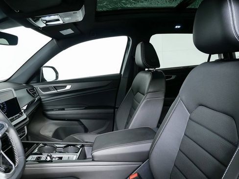 Certified 2025 Volkswagen Atlas Cross Sport SEL image 5