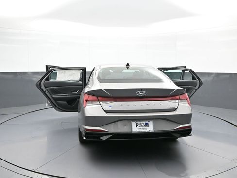Certified 2023 Hyundai Elantra Limited w/ Preferred Accessory Package FWD image 46