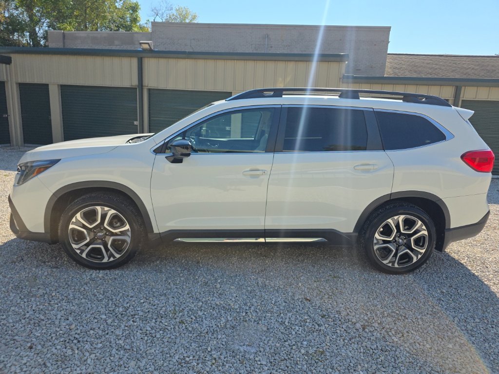 Used 2024 Subaru Ascent Limited AWD/4WD image 3