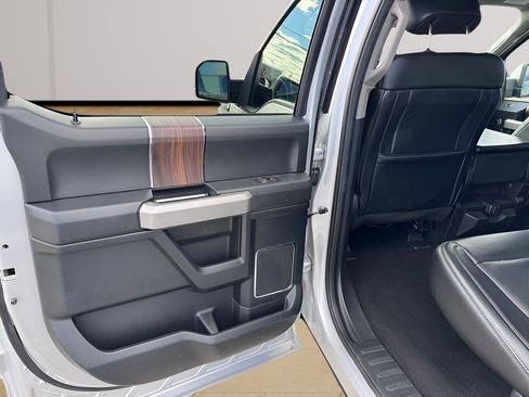 Used 2017 Ford F150 Lariat image 32