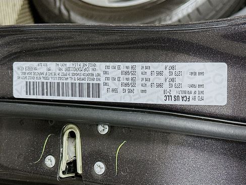 Used 2019 Jeep Cherokee Limited image 12