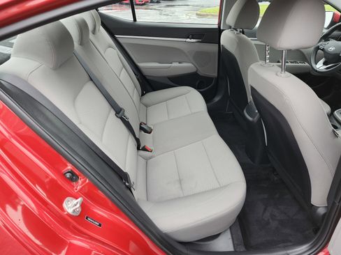 Used 2020 Hyundai Elantra SE FWD image 18