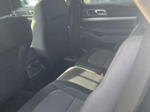 Used 2018 Ford Explorer XLT w/ Equipment Group 201A image 11