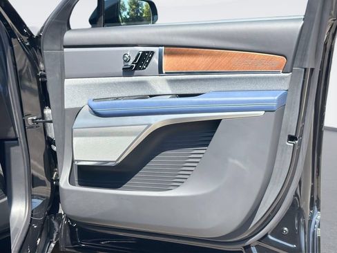 Used 2026 Cadillac Vistiq Premium Luxury AWD/4WD image 31