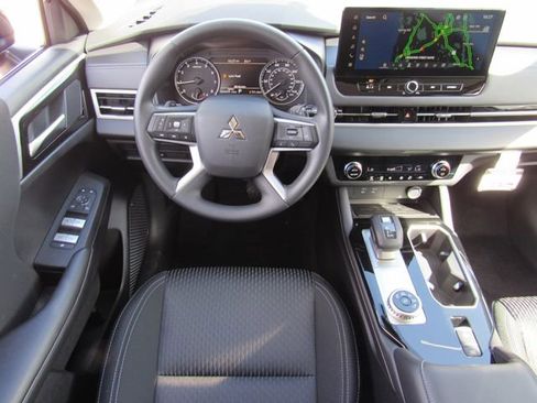 New 2026 Mitsubishi Outlander ES FWD image 15
