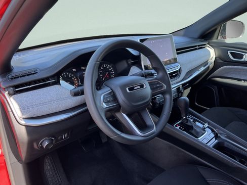 Used 2023 Jeep Compass Sport image 17