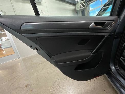 Used 2018 Volkswagen Golf S image 16