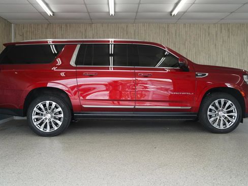 Used 2023 GMC Yukon XL Denali AWD/4WD image 6
